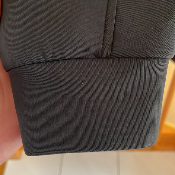 Uniqlo Sweater - Picture 6 of 7